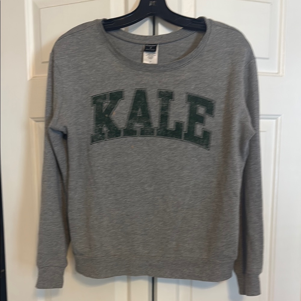 “Stranded” Gray Sweatshirt with Green 'KALE' Print